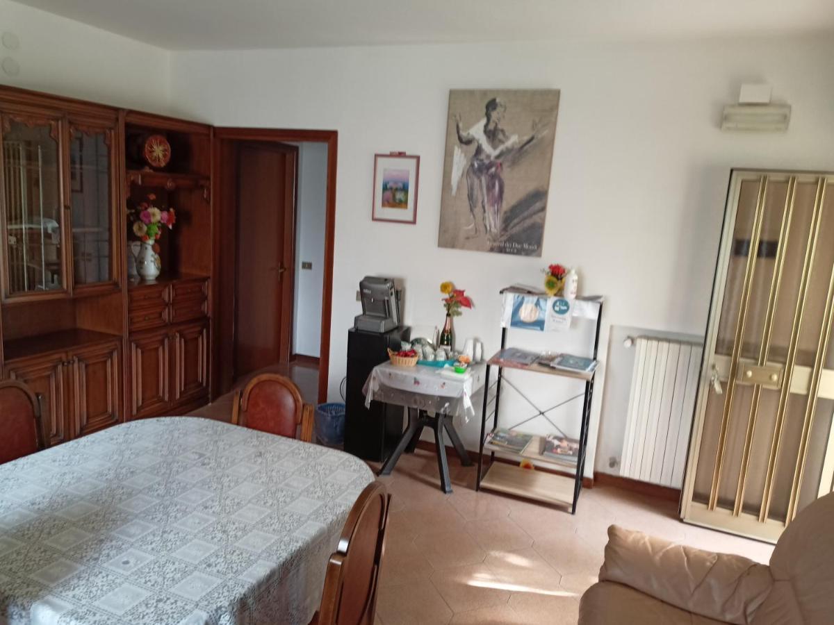 Da Angela - Camere Con Bagno Privato A Foligno Vicino Al Centro المظهر الخارجي الصورة